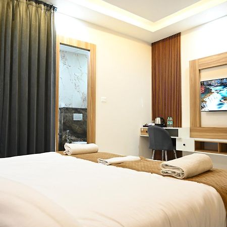 The Janki Hotel Ayodhya エクステリア 写真
