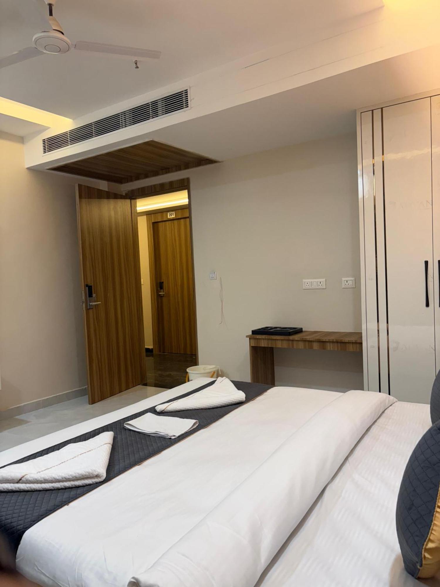 The Janki Hotel Ayodhya エクステリア 写真