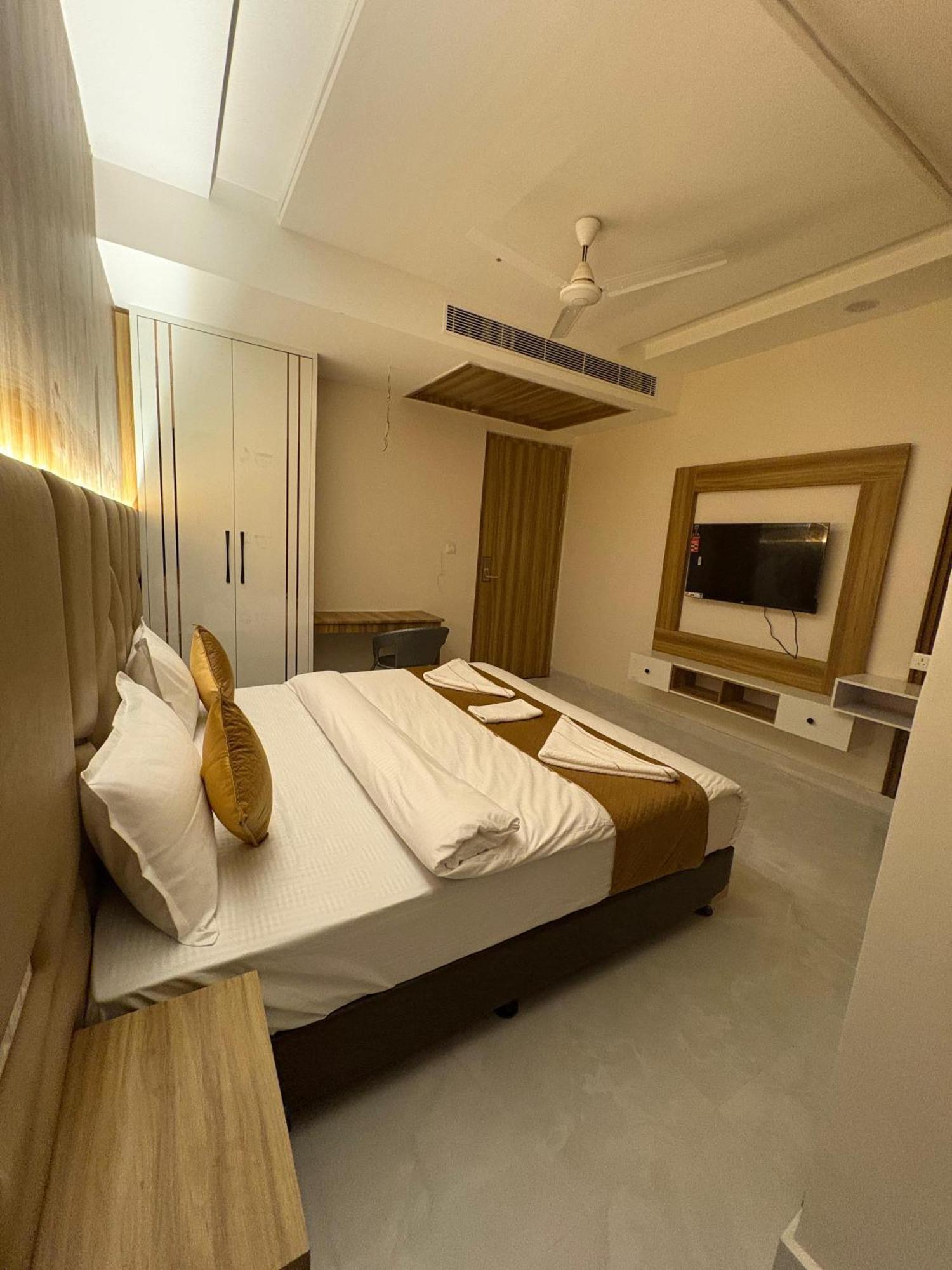 The Janki Hotel Ayodhya エクステリア 写真